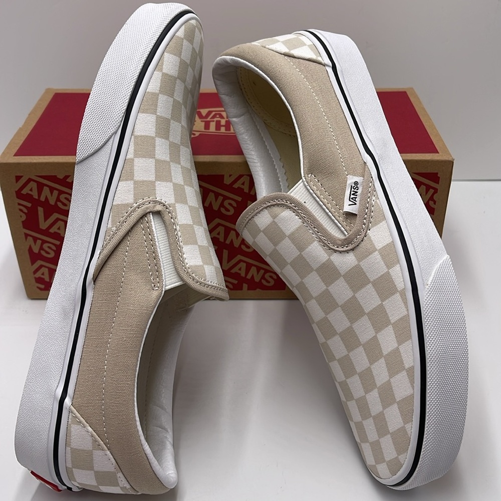 Vans Men’s Classic Slip-On
Color Theory Checkerboard
VN0A7Q5DBLL
Sneakers - Picture 11 of 16